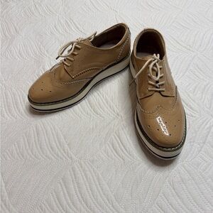 Dadawen Women’s Tan Patent :Leather Wingtip Platform Oxford Shoes. Size 41 (10)